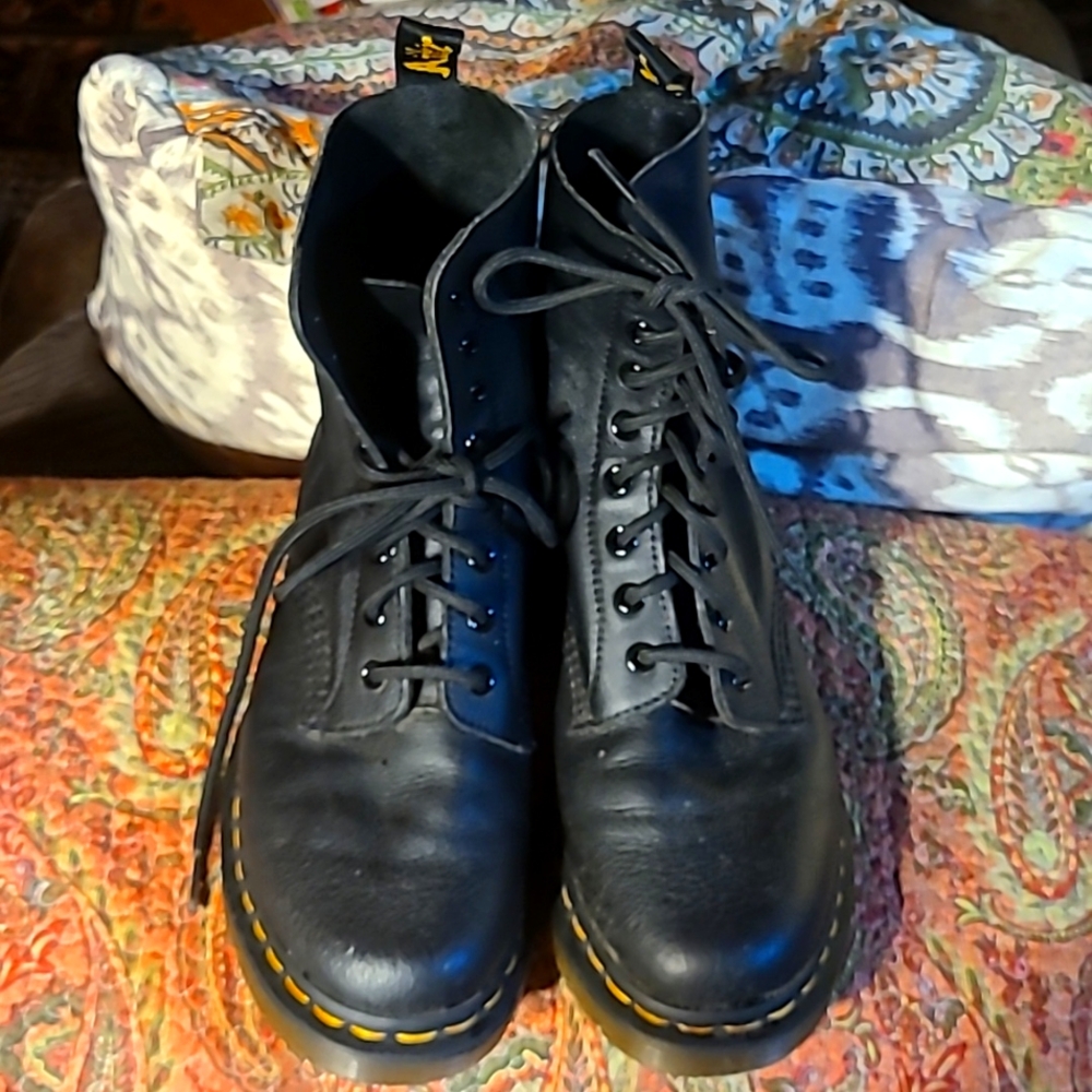 Dr. Marten Air Wear Boots sz 41
